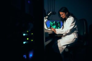 Dr. Sampurna Chakrabati at the microscope in the lab of Professor Gary Lewin from the Max Delbrück Center.