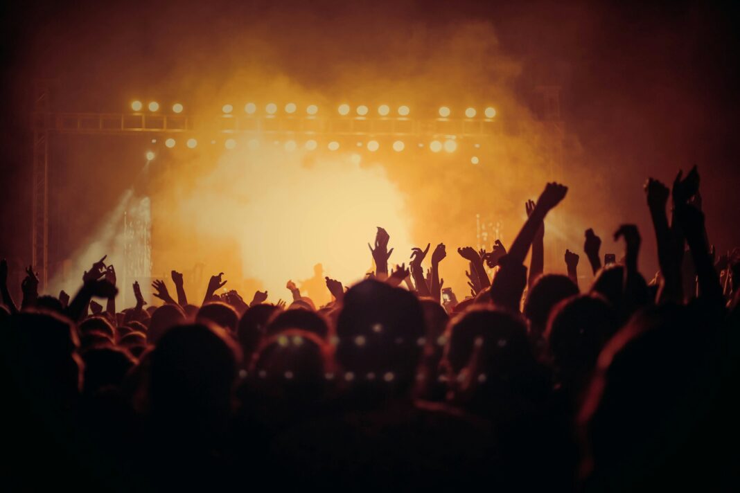 https://unsplash.com/photos/band-performing-on-stage-in-front-of-people-m1WZS5ye404